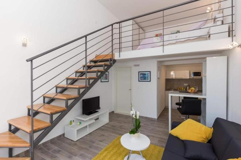 Pomet Superior Apartma *